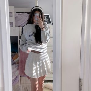 white pleated tennis skirt:)